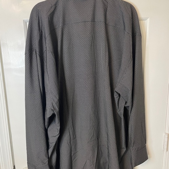 Shaquille O’Neal XLG Big and Tall Men’s Classic Fit long sleeve button down - Picture 5 of 7